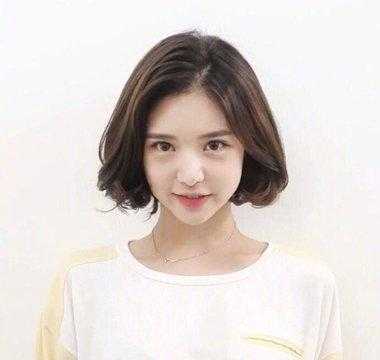内扣怎么吹步骤图（短头发女生如何吹内扣）