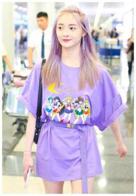 紫色头发怎么搭配衣服（紫色头发怎么搭配衣服好看）