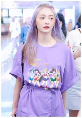 紫色头发怎么搭配衣服（紫色头发怎么搭配衣服好看）