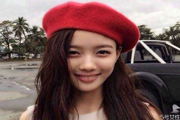 黄皮肤染什么颜色头发好看（皮肤偏黑略黄，戴什么颜色的帽子显白？（女生））