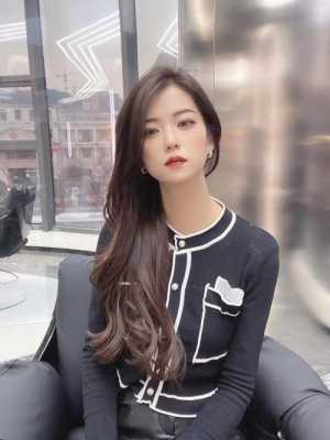 皮肤较黑的女生染什么颜色头发（皮肤黑染什么颜色头发好看）