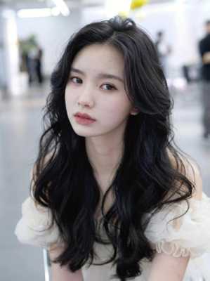 人黑染什么颜色的头发好看（人黑染什么颜色的头发好看显白）