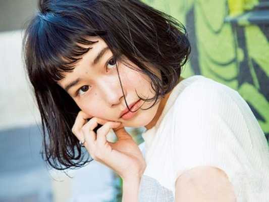 自来卷留什么样的刘海,什么脸型适合二次元刘海女