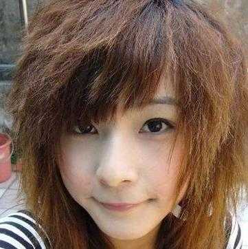 自己怎么烫卷发视频（女士烟花烫短发教程）