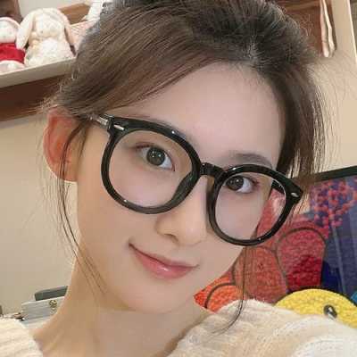 脸小的女生适合什么样的眼镜