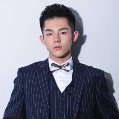 五角形脸适合什么发型（五角形脸适合什么发型男图片）