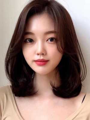 圆脸适合做什么样的发型（圆脸适合做什么样的发型三十岁）