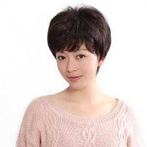5o岁的女人剪什么头发好看（50多岁妈妈适合什么刘海）