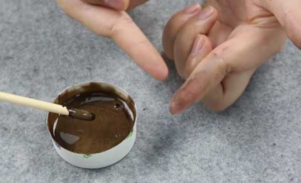 被染发剂弄到手用什么洗能快速（染发剂染到手怎么处理干净）