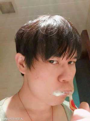 男生留头发到尴尬期，说长不长说短不短，你们说我是带个帽子好还是弄个发带,圆脸适合什么发型男