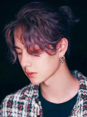为什么男明星看起来有浓密的头发,明星怎么头发那么浓密呢