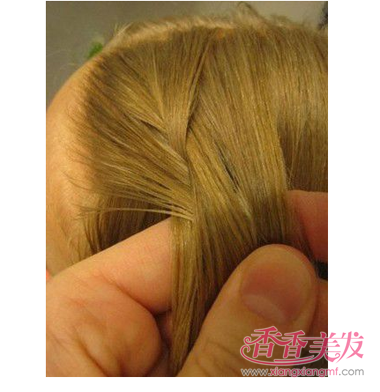 中长发怎么编简单好看（小孩中长发发量少怎么扎简单好看）