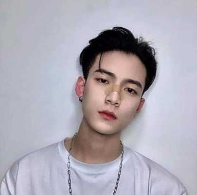 男生额头大怎么办（额头大男孩子适合什么发型）