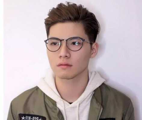 大脸适合什么发型男（脸大的男生适合什么发色）