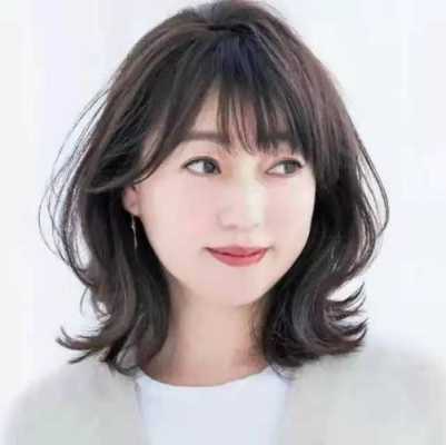 今年流行什么发行女（50岁今年流行啥发型）