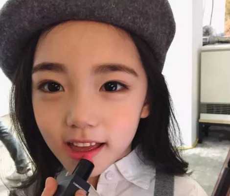 小孩怎么化妆好看图解（小孩怎么化妆好看图解）