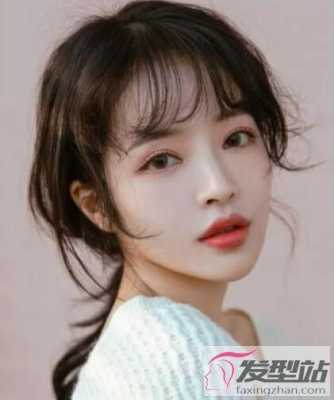 脑门大发际线高刘海怎么弄,额头突出适合什么刘海女生