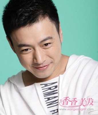圆脸适合什么短发男（圆脸适合什么短发男生）