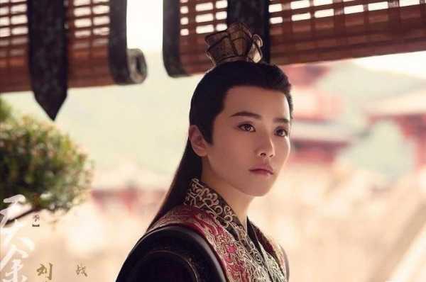 女扮男装适合什么发型（女扮男装长脸适合什么发型）