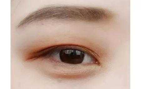 肿眼皮怎么化妆,眼皮比较肿该怎么化妆呢