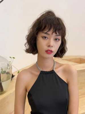 2017流行什么烫发发型（女生短发发型大全）