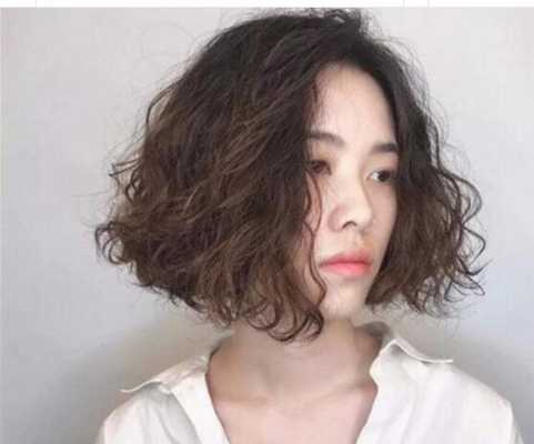 2017流行什么烫发发型（女生短发发型大全）