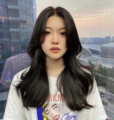 女生应该剪什么发型（女生应该剪什么发型或者造型之类的?）