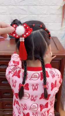 哪吒头怎么配衣服穿（小女孩穿唐服扎什么样的头发）