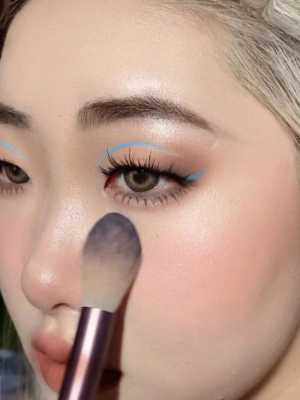 眼线用什么颜色好看（眼线用什么颜色好看图片）
