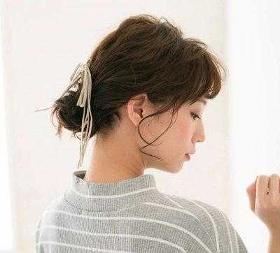 短卷发怎么扎简单好看（短法式卷发怎么扎好看）