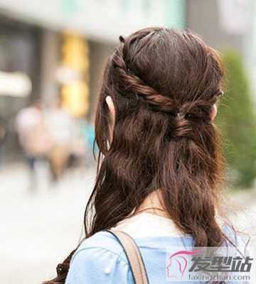 自然卷怎么扎辫子图片（自然卷怎么扎辫子图片女）