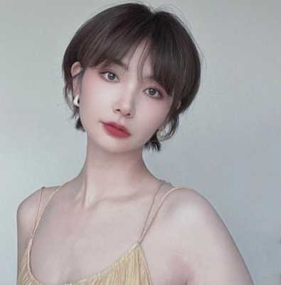 短发发型什么颜色好看（短发适合染什么颜色挂耳）