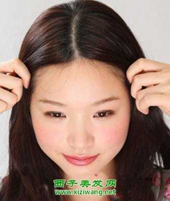 中分刘海怎么烫往外翘（辫子怎么翘起来）