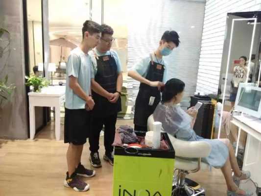 做美发怎么和顾客沟通（在理发店当学徒要注意些什么啊）