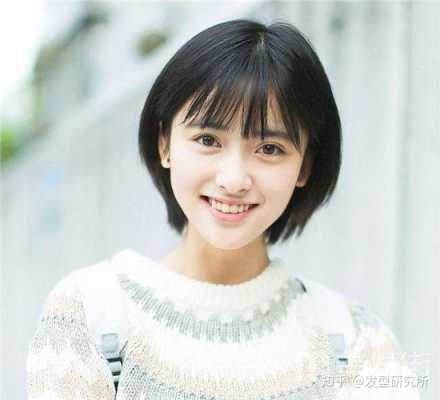 学生适合什么发型女（学生适合什么发型女生）