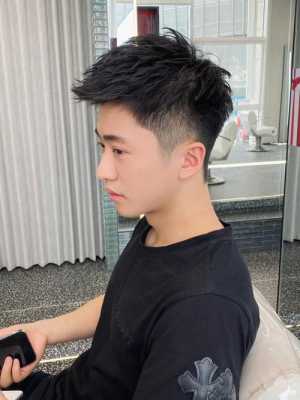 男生短发烫什么好看（男生短发烫什么好看图片）
