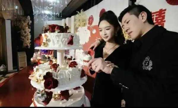 婚姻照结婚证的时候对于发型衣着有什么特别的,结婚脸大适合什么发型女