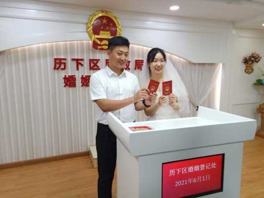 婚姻照结婚证的时候对于发型衣着有什么特别的,结婚脸大适合什么发型女