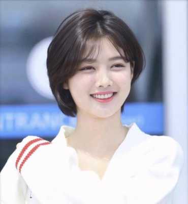 脸大长脸适合什么短发（脸大长脸适合什么短发女）