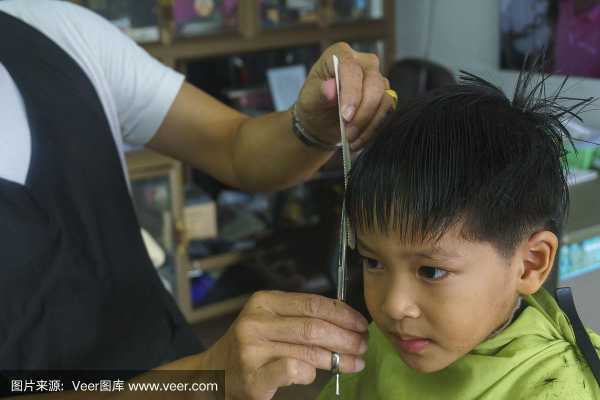 怎么给孩子剃头有型（小孩怎样剪头发才好看）