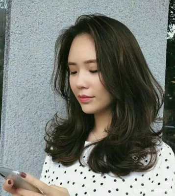 2022年流行什么发型50岁女,50多岁适合什么发型最减龄
