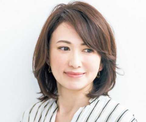 2022年流行什么发型50岁女,50多岁适合什么发型最减龄