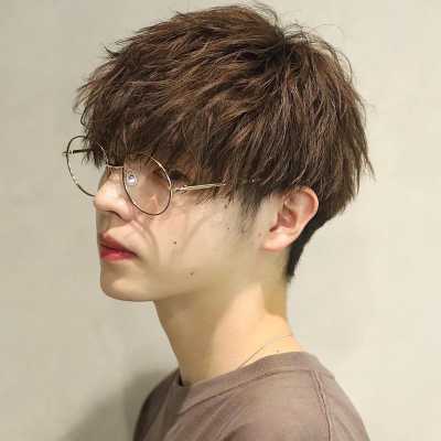 男生头发太硬怎么变软（男生长头发。洗完头怎么吹才能有那种蓬松的感觉）