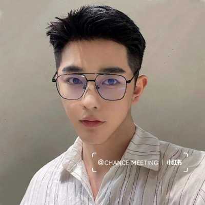 脸小适合带什么眼镜啊?男的,小脸男生适合什么镜框好看
