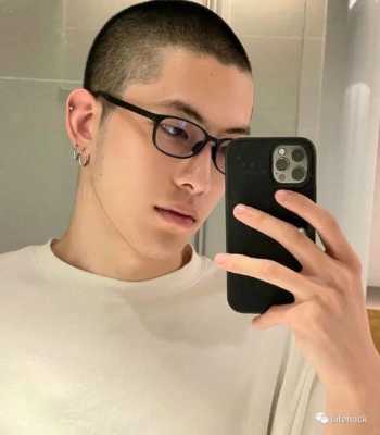 眼镜男适合什么发型（短寸头男生适合戴什么近视眼镜）