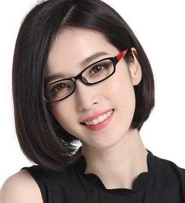 圆形眼镜适合什么发型