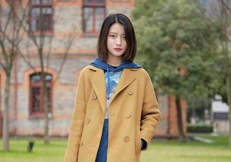 头大适合什么发型女（头大，肩宽，脖子比较短的女生适合什么发型？（还是学生，不要太张扬的））