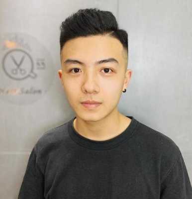 侧背头发型怎么打理（侧背怎么自己弄）