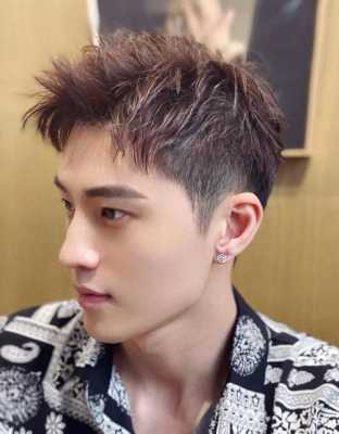 男人今年流行什么发型（今年男人发型流行图片）