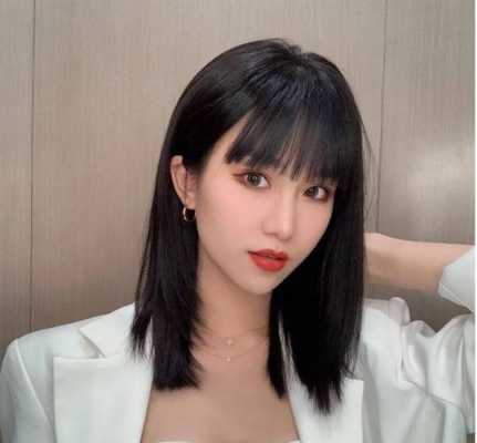 女生扎什么头型好看（拍身份证时,女孩子扎怎样的发型会好看）